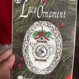 4/$50 LEISURE ARTS Lace Ornament with Red and Green Design 🥰